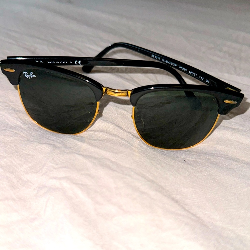 Ray-Ban’s black frame RB 3016 Club Masters
